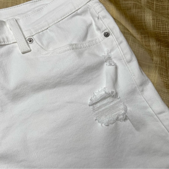 LEVI’S White Distressed Denim Mid Length Shorts - Picture 9 of 13
